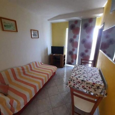 Apartments Robi- Swimming Pool And Beautiful Garden Kampor Esterno foto