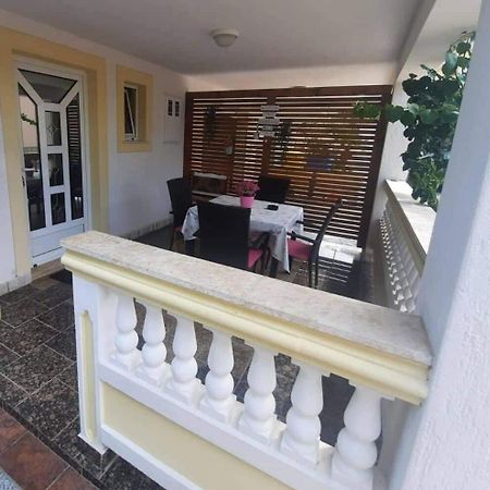 Apartments Robi- Swimming Pool And Beautiful Garden Kampor Esterno foto