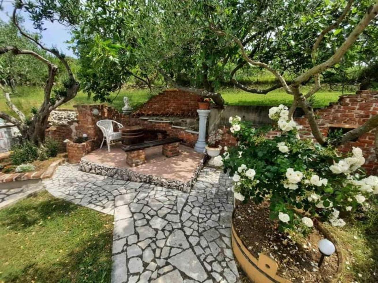 Apartments Robi- Swimming Pool And Beautiful Garden Kampor Esterno foto