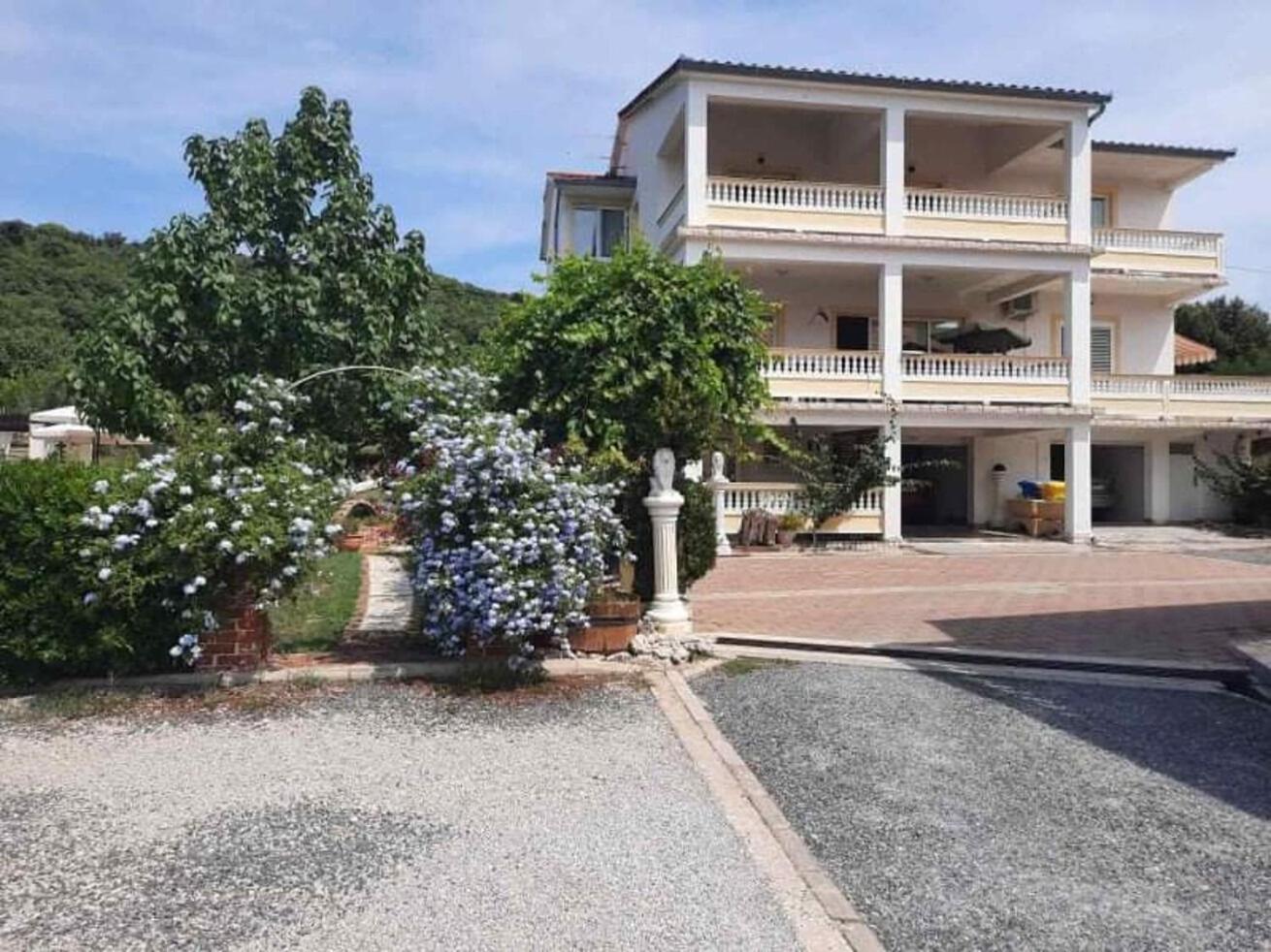 Apartments Robi- Swimming Pool And Beautiful Garden Kampor Esterno foto