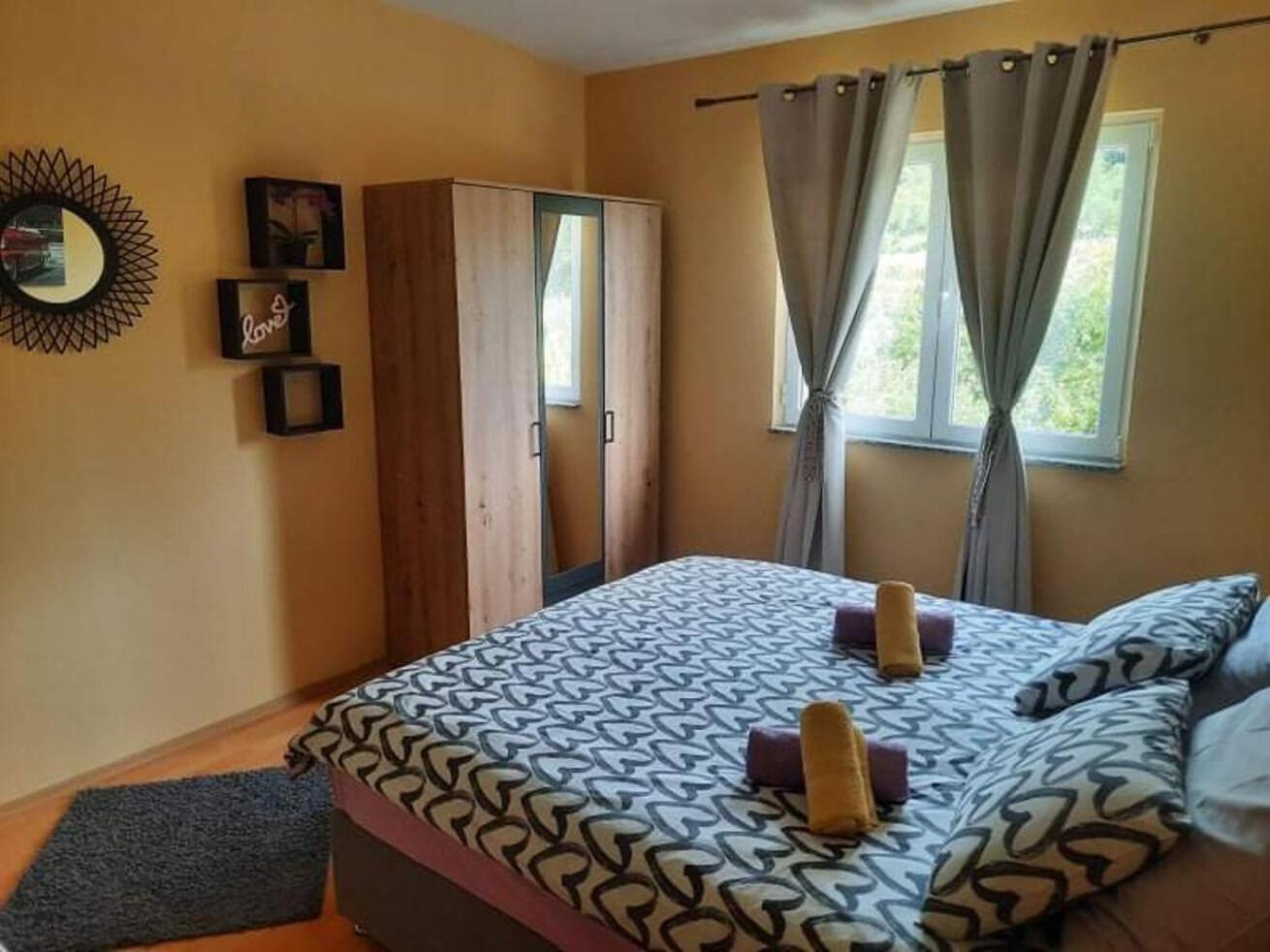 Apartments Robi- Swimming Pool And Beautiful Garden Kampor Esterno foto