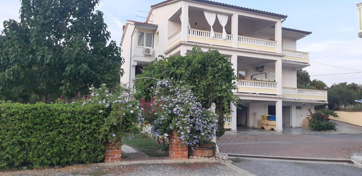 Apartments Robi- Swimming Pool And Beautiful Garden Kampor Esterno foto