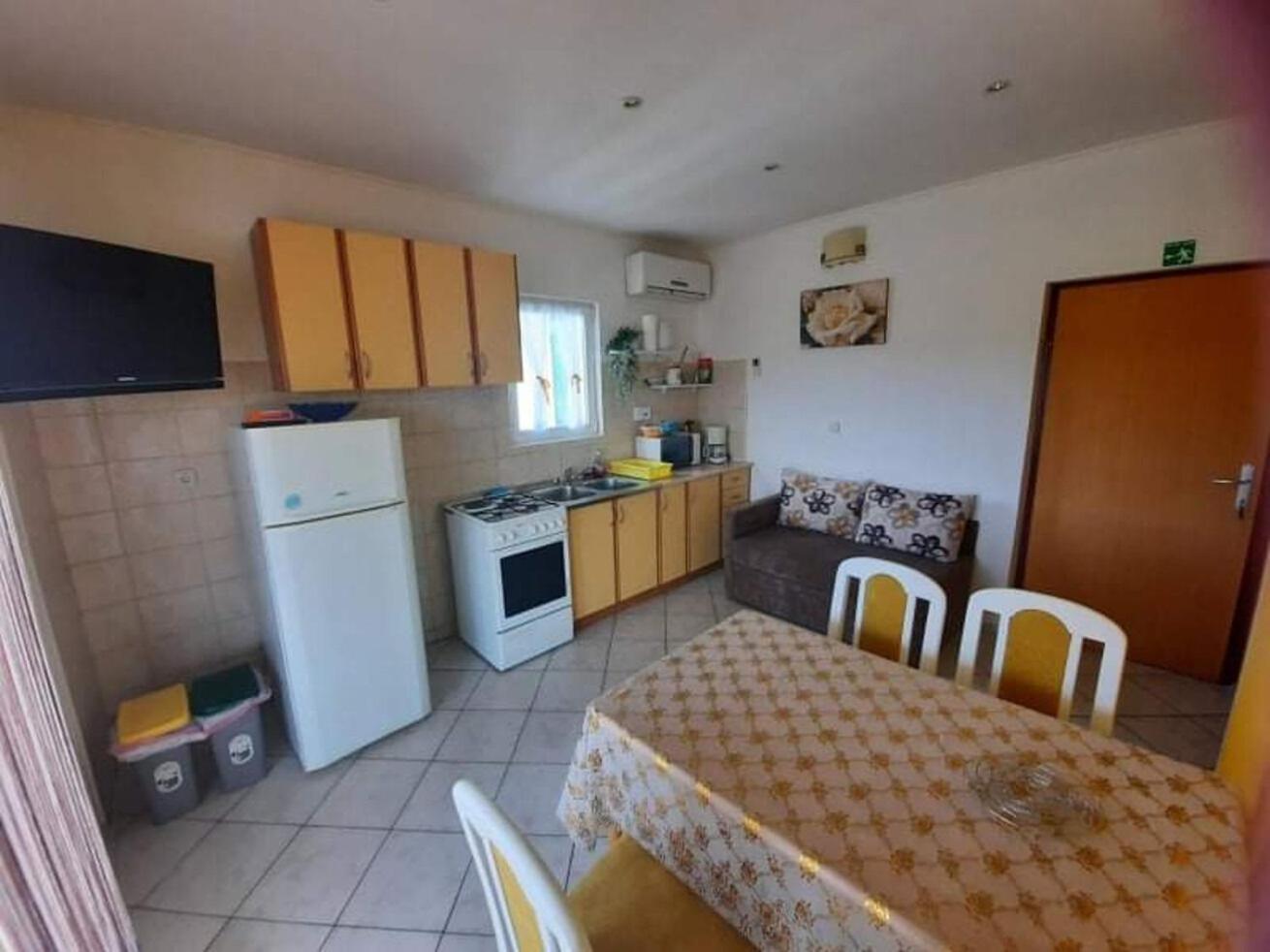 Apartments Robi- Swimming Pool And Beautiful Garden Kampor Esterno foto