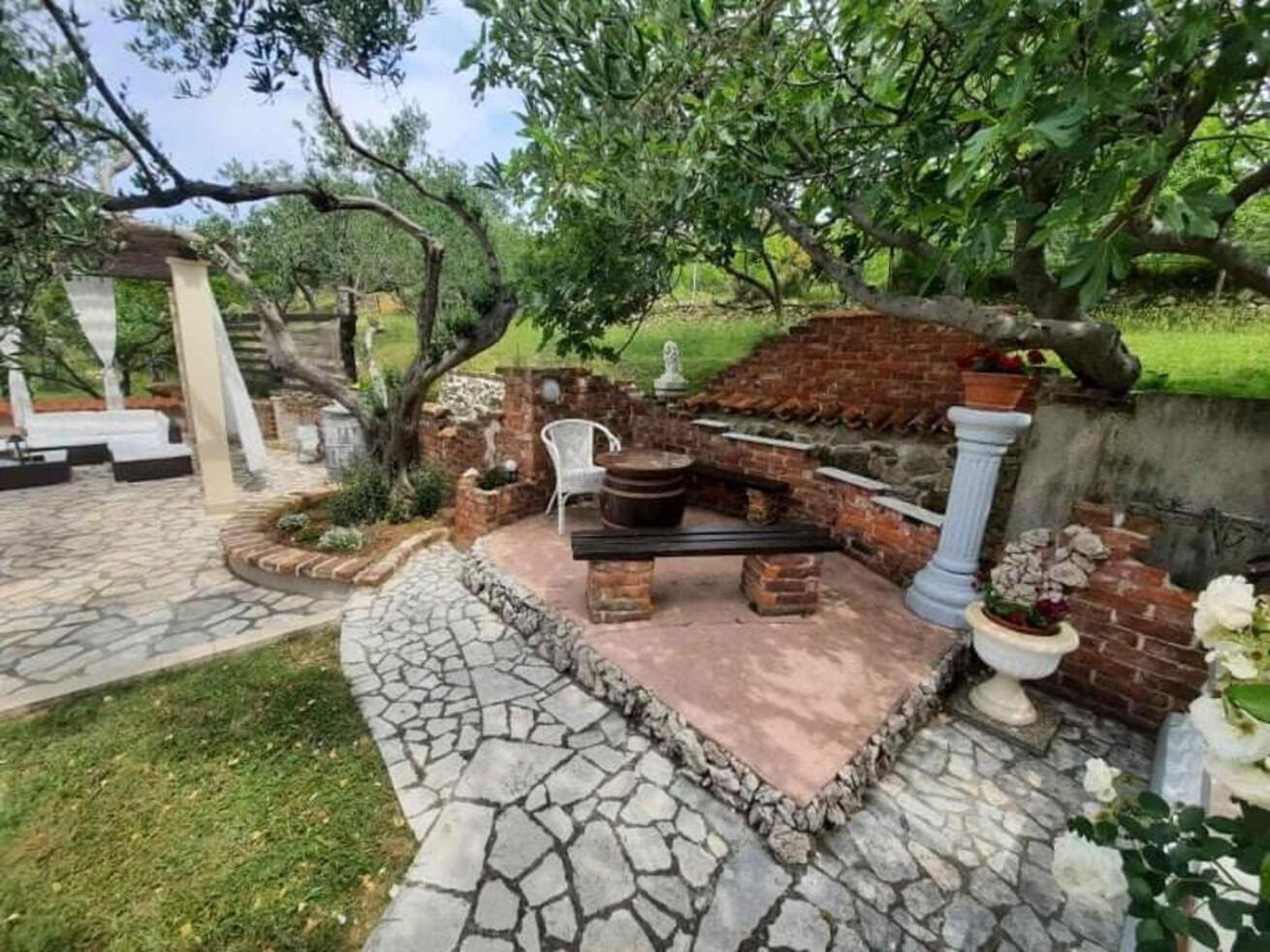 Apartments Robi- Swimming Pool And Beautiful Garden Kampor Esterno foto